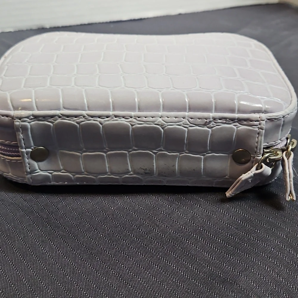 TRISH MCEvoy MAKE-UP CASE IN LAVANDER
